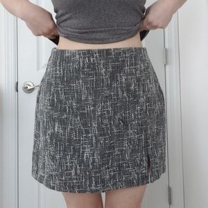 Black and shit skirt with slit